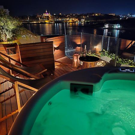 Unique Seafront Triplex Penthouse With Panoramic Bedroom & Rooftop Jacuzzi Overlooking Valletta Сліма Екстер'єр фото
