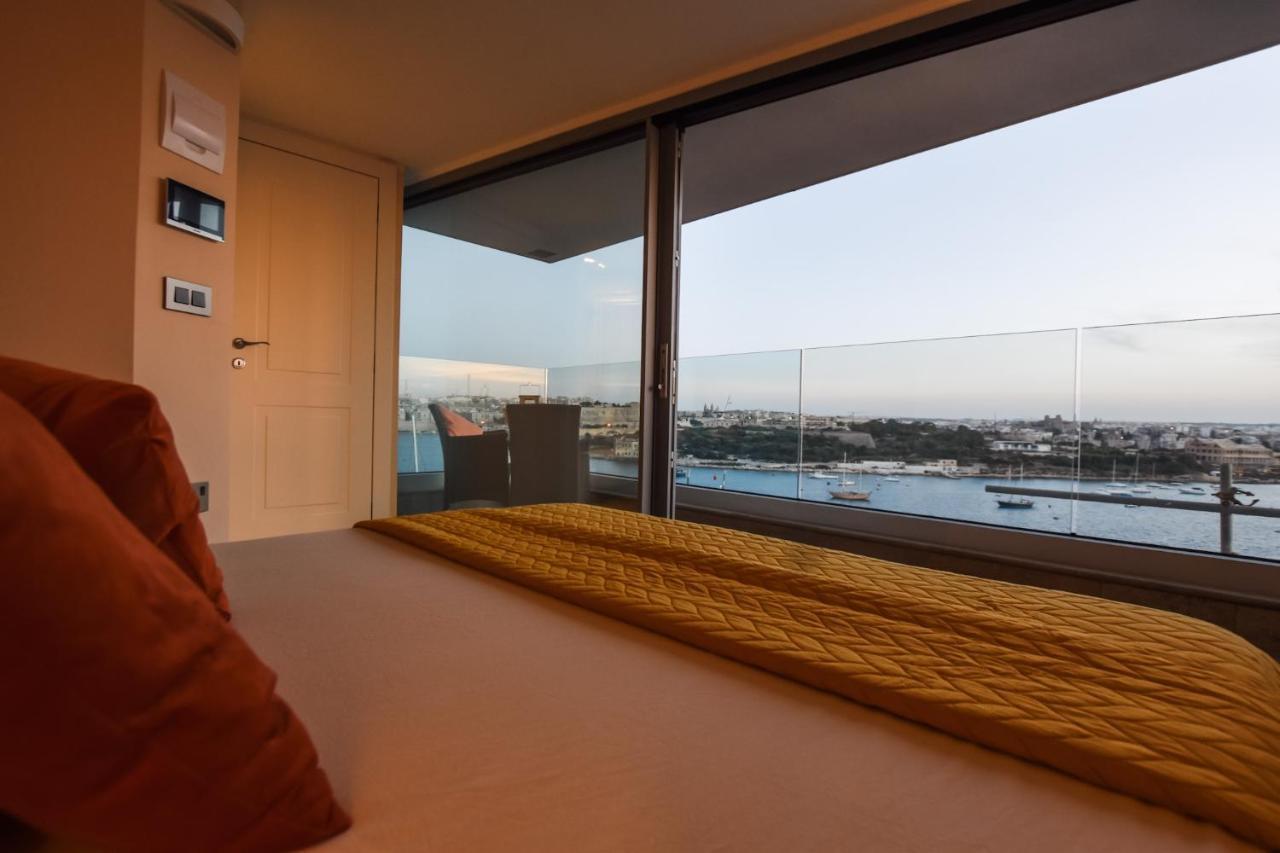 Unique Seafront Triplex Penthouse With Panoramic Bedroom & Rooftop Jacuzzi Overlooking Valletta Сліма Екстер'єр фото