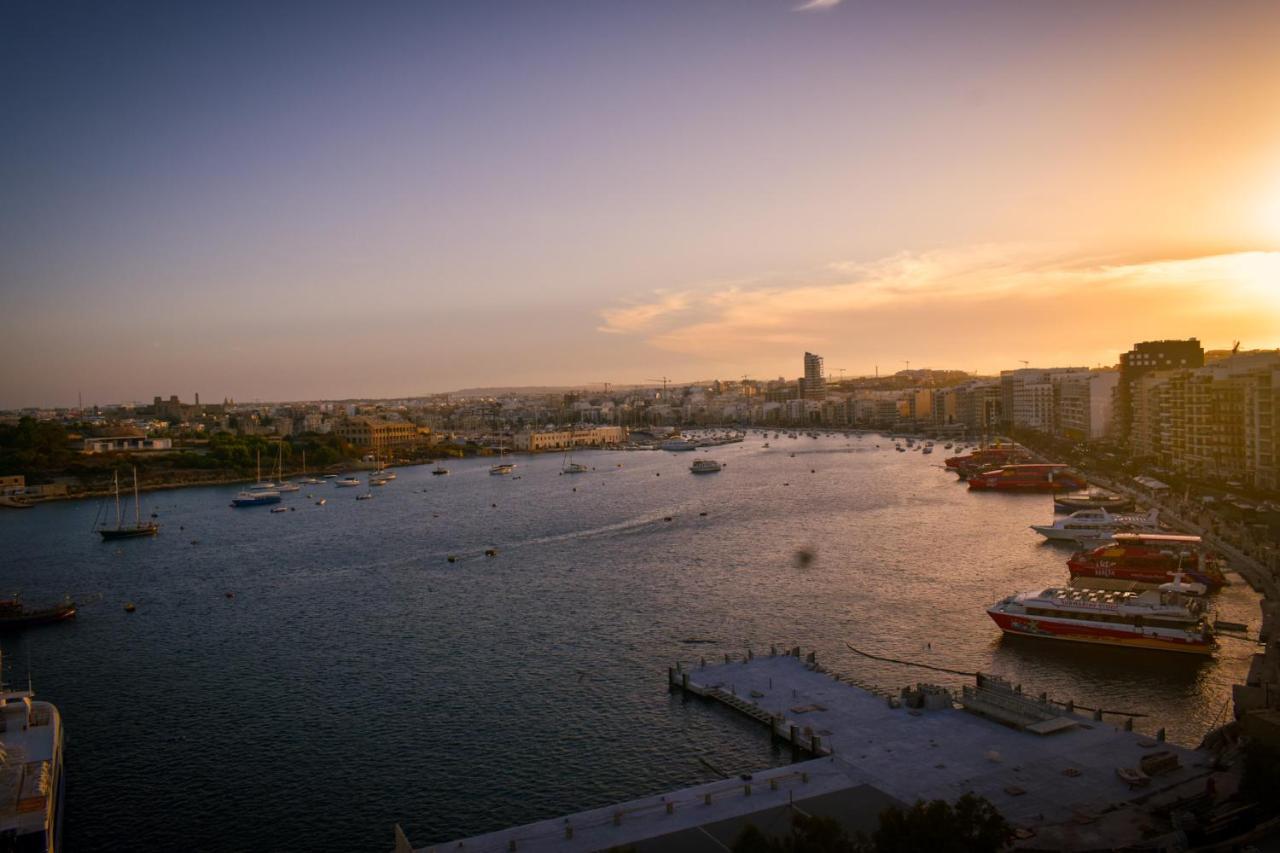 Unique Seafront Triplex Penthouse With Panoramic Bedroom & Rooftop Jacuzzi Overlooking Valletta Сліма Екстер'єр фото
