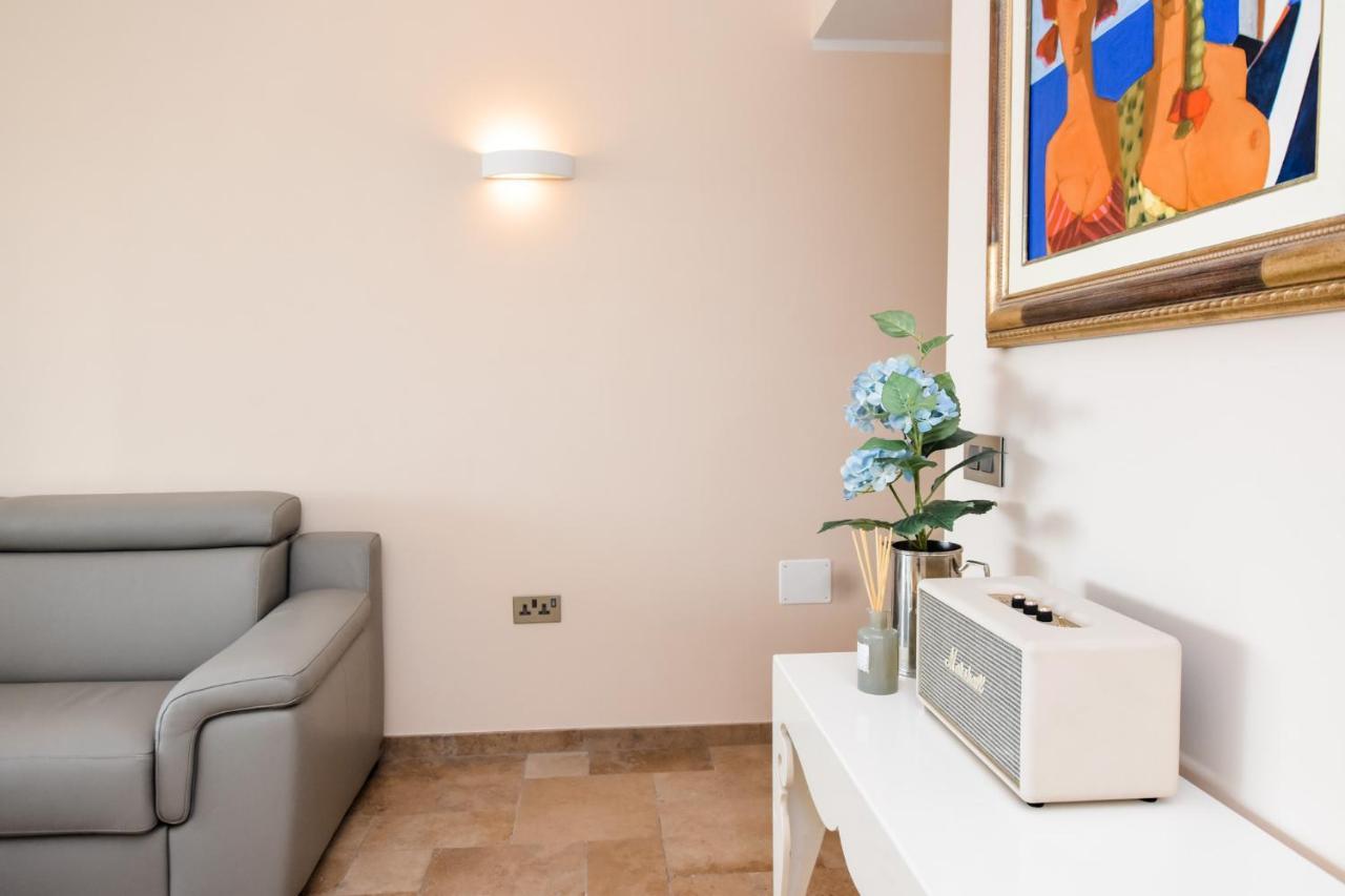 Unique Seafront Triplex Penthouse With Panoramic Bedroom & Rooftop Jacuzzi Overlooking Valletta Сліма Екстер'єр фото