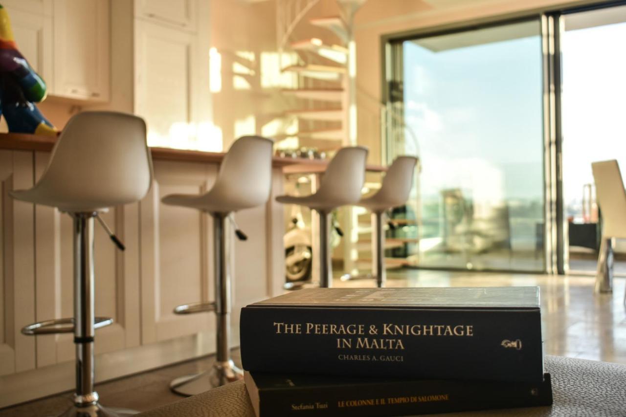 Unique Seafront Triplex Penthouse With Panoramic Bedroom & Rooftop Jacuzzi Overlooking Valletta Сліма Екстер'єр фото
