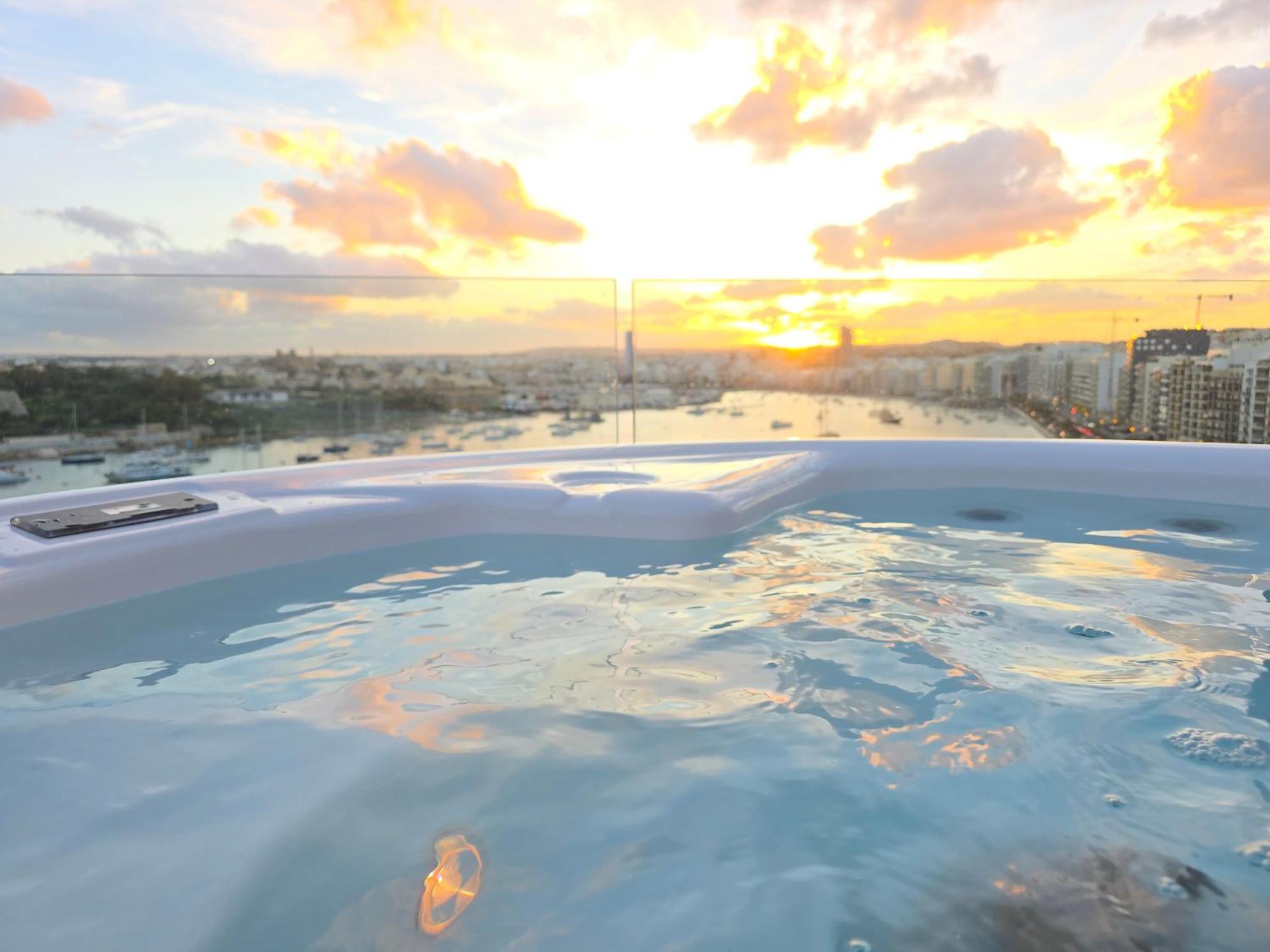 Unique Seafront Triplex Penthouse With Panoramic Bedroom & Rooftop Jacuzzi Overlooking Valletta Сліма Екстер'єр фото