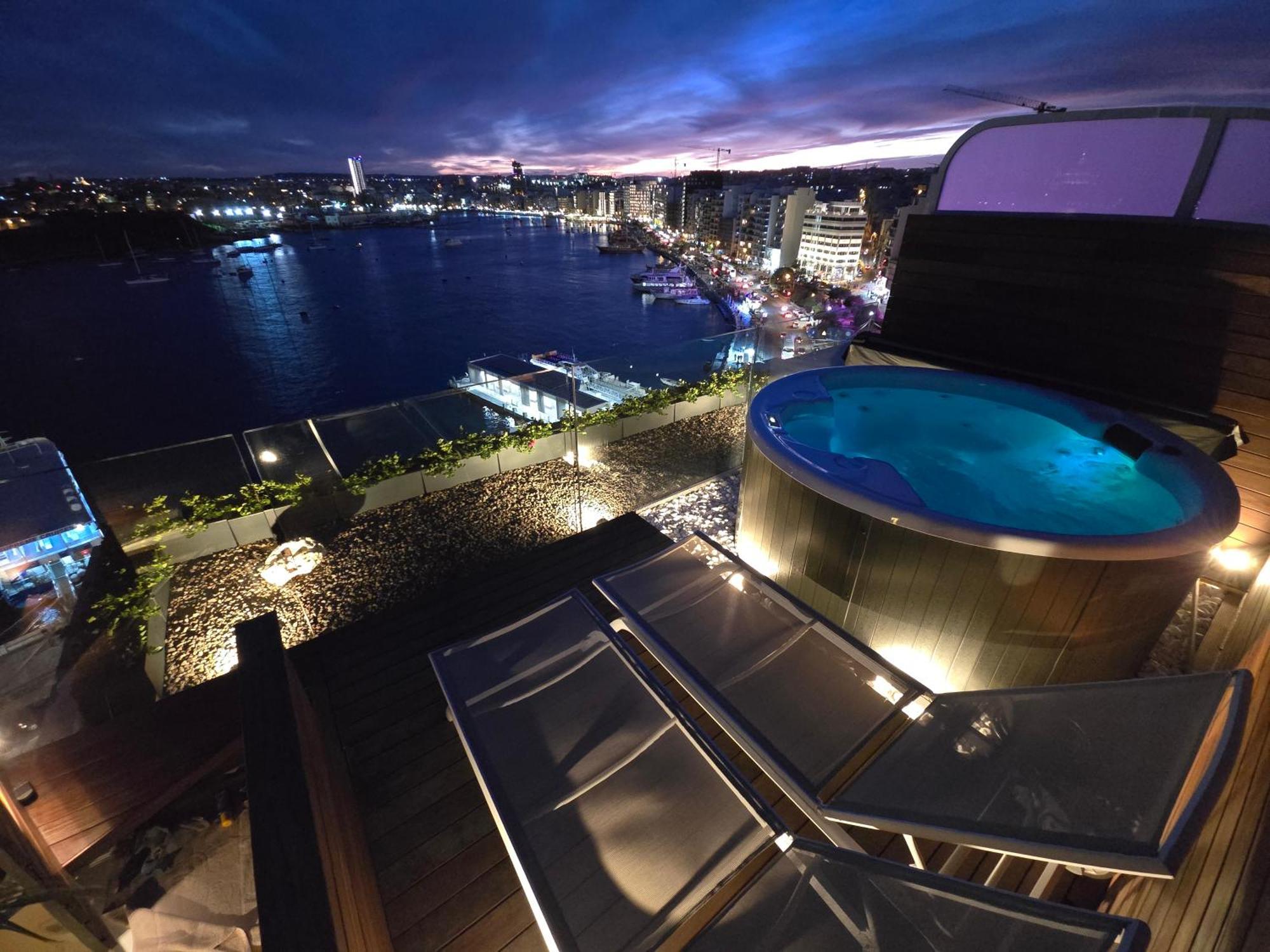 Unique Seafront Triplex Penthouse With Panoramic Bedroom & Rooftop Jacuzzi Overlooking Valletta Сліма Екстер'єр фото