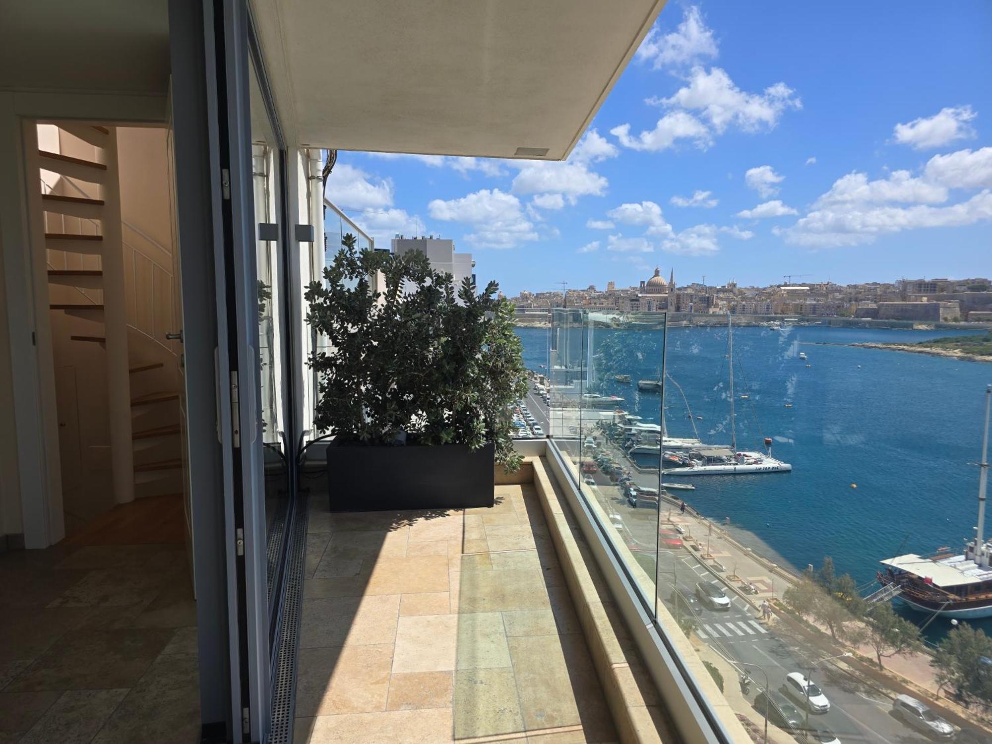 Unique Seafront Triplex Penthouse With Panoramic Bedroom & Rooftop Jacuzzi Overlooking Valletta Сліма Екстер'єр фото
